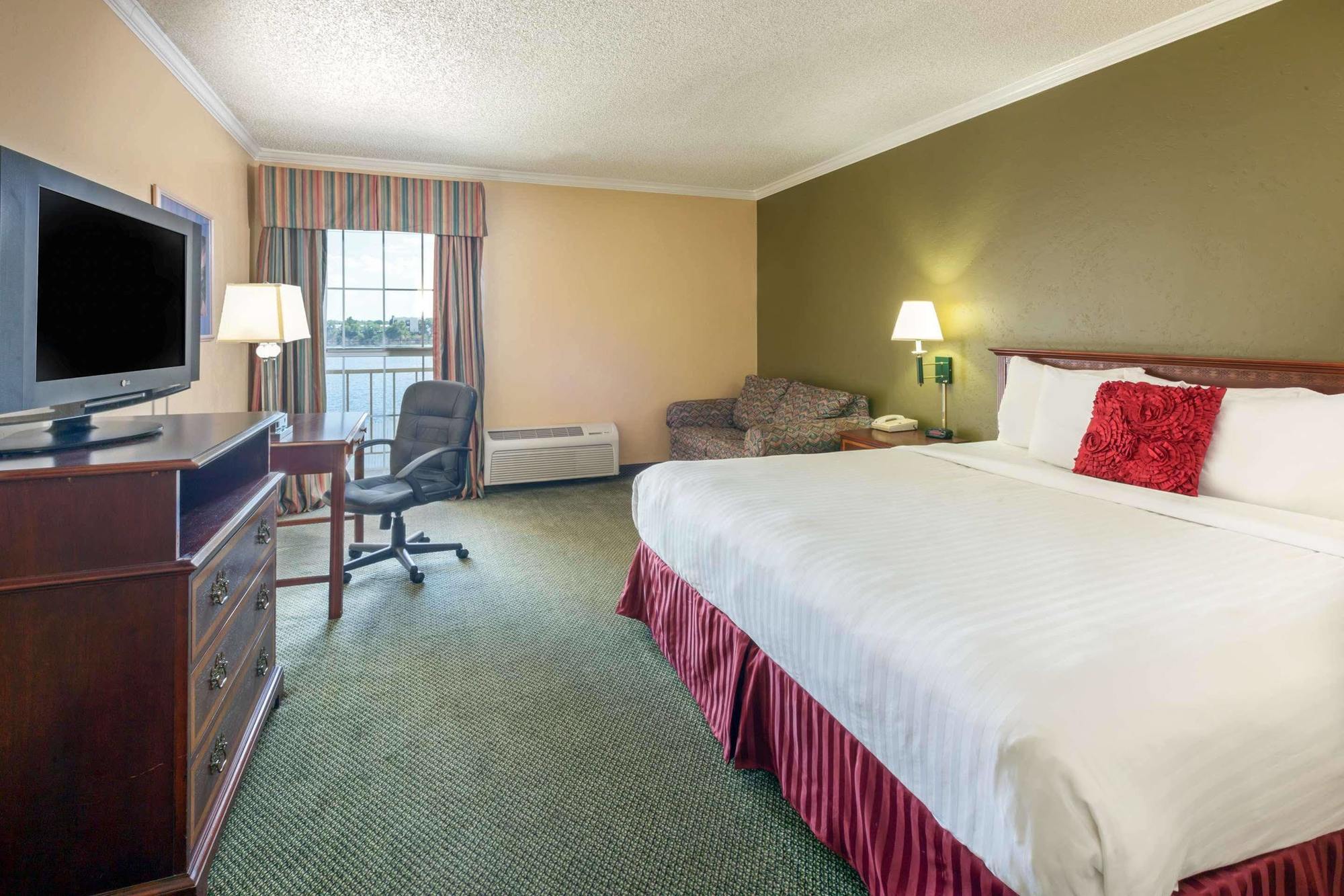Extend-a-suites - Extended Stay, I-40 West Hotel