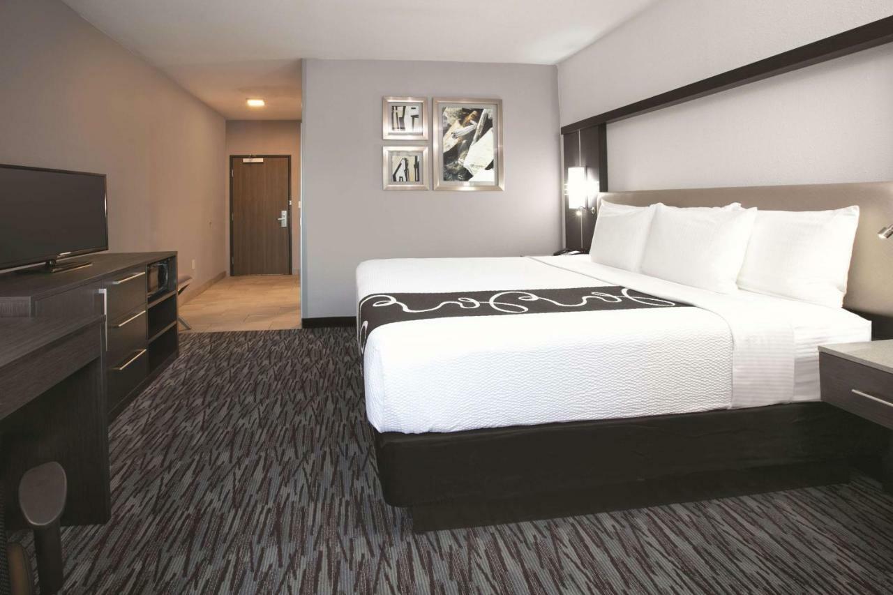 La Quinta By Wyndham Airport Hotel