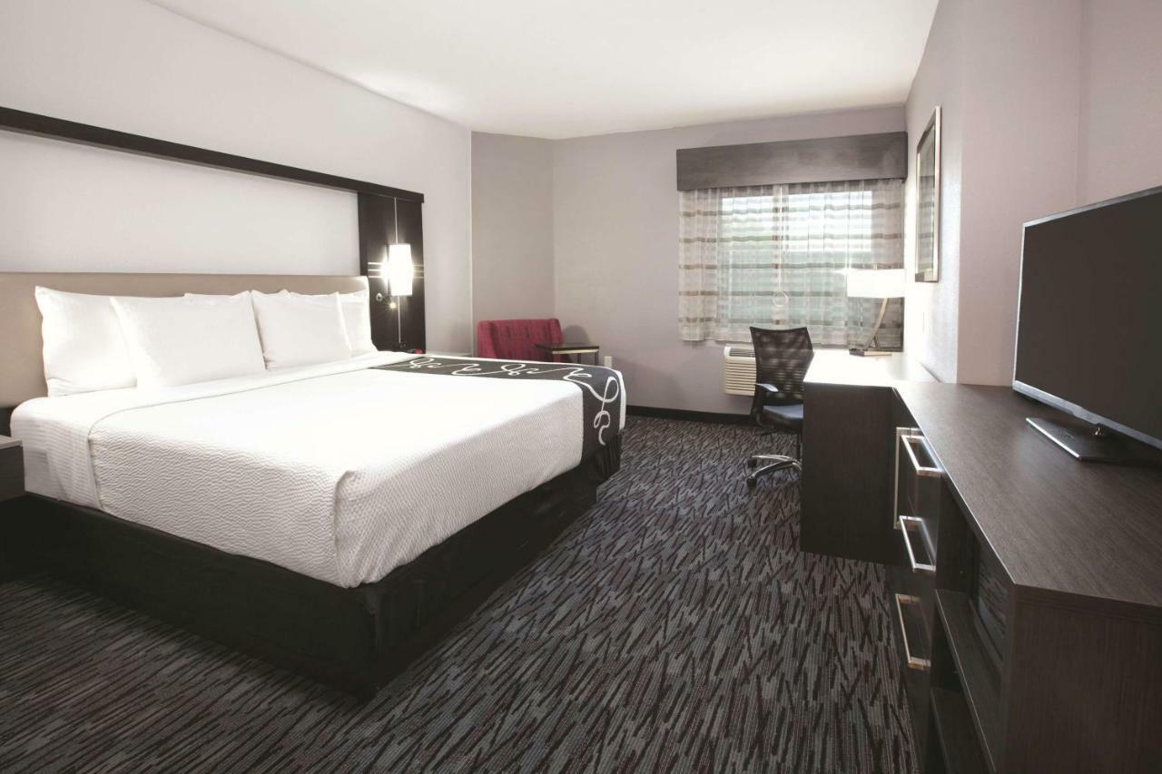 Hotel La Quinta By Wyndham Airport 3*