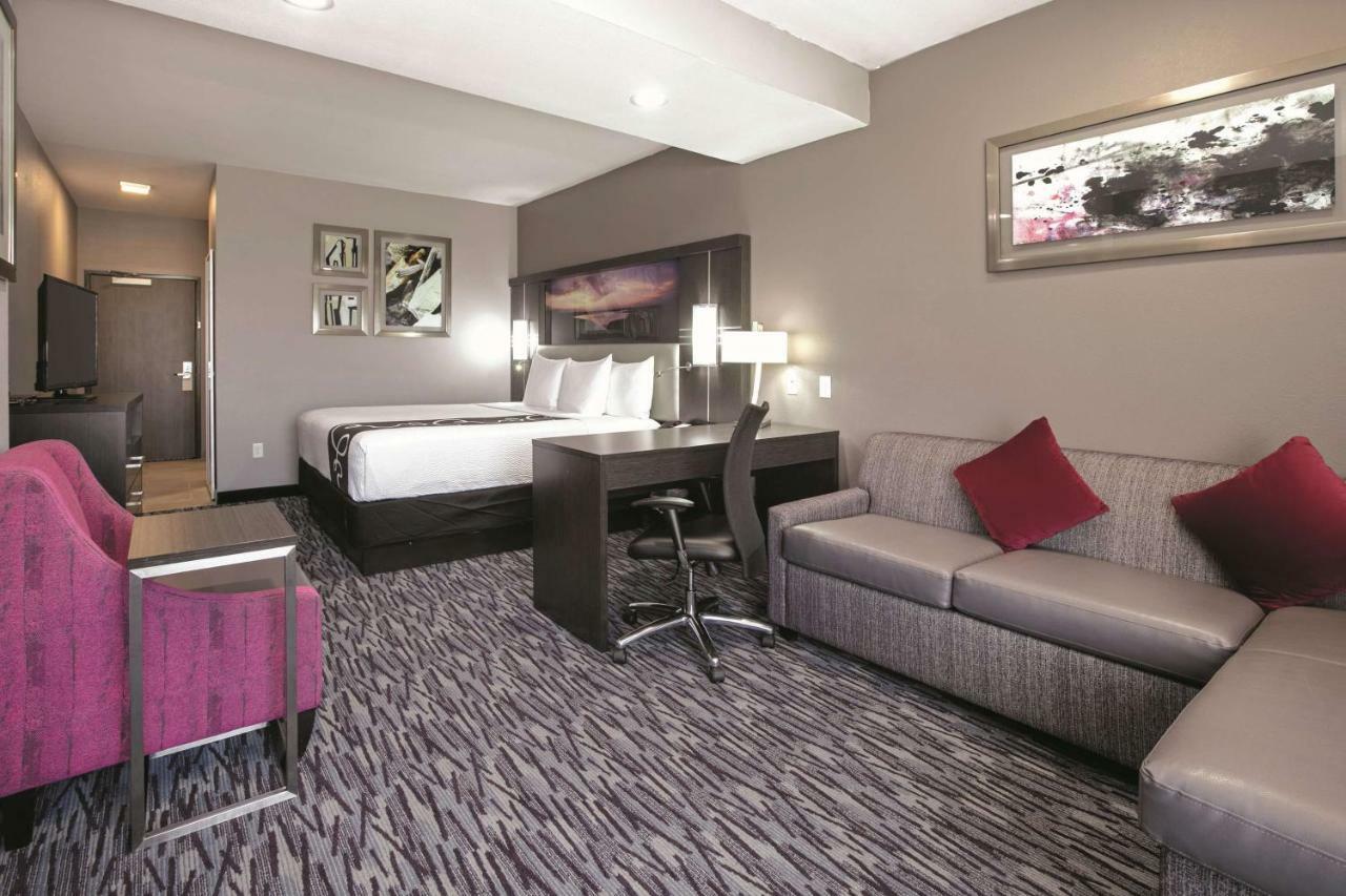 La Quinta By Wyndham Airport Hotel