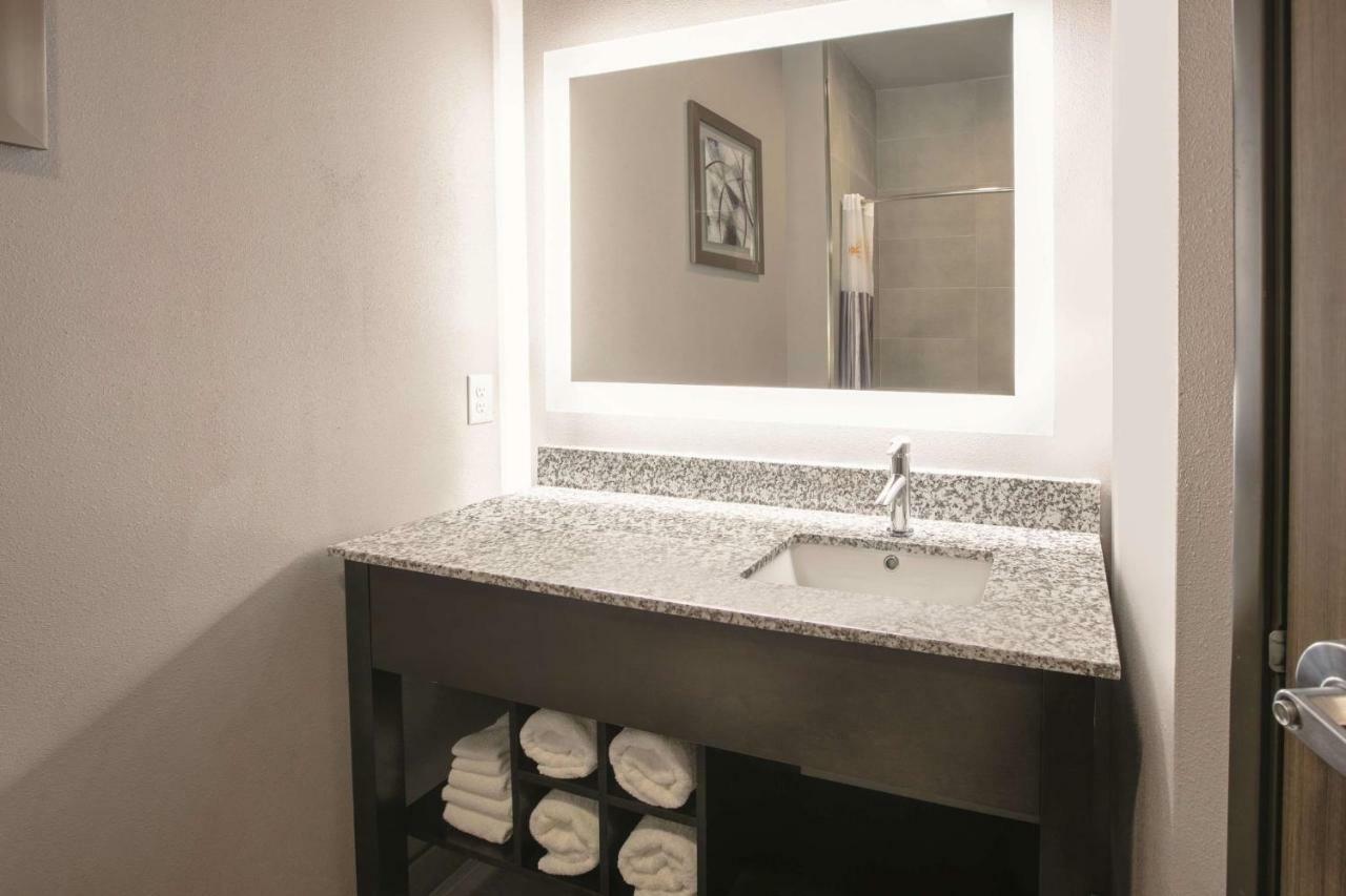 La Quinta By Wyndham Airport Hotel 3*