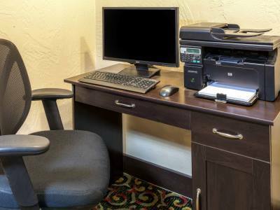 Hotel Baymont By Wyndham East 2*