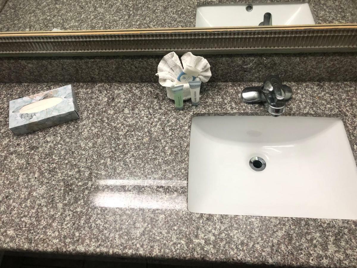 1hotel