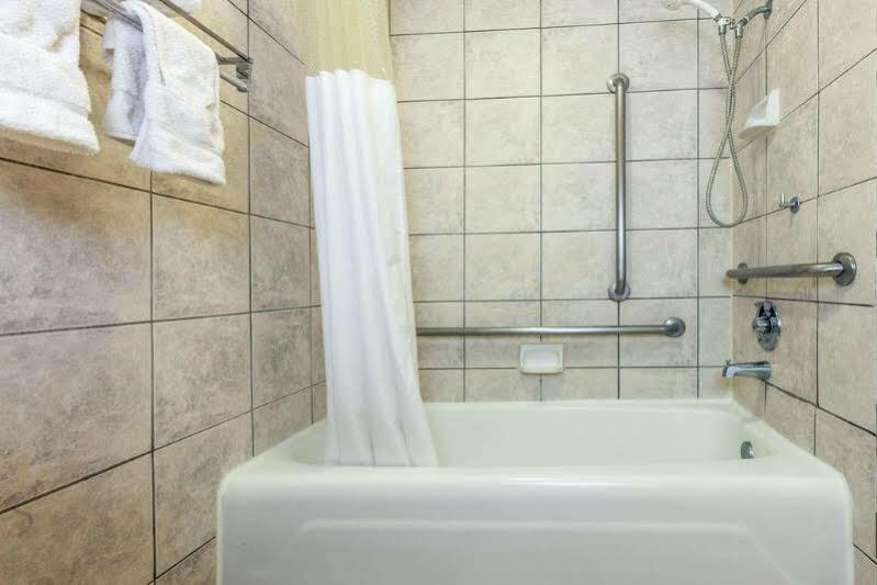 Extend-a-suites - Extended Stay, I-40 West Hotel 2*