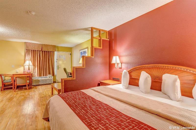 Red Roof West 2*