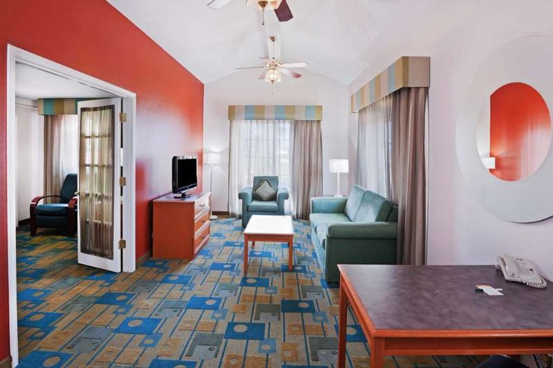 La Quinta By Wyndham Mid-city