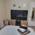 City Cottage 2Br/1Ba Near Downtown
