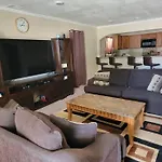 City Cottage 2Br/1Ba Near Downtown