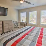 Bright Amarillo Townhome Near Parks And Town!