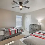 Bright Amarillo Townhome Near Parks And Town!
