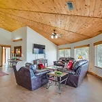 Canyon Rim Retreat With Private Yard And Hot Tub!