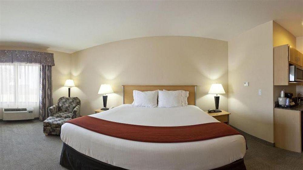 Express & By Ihg 2*