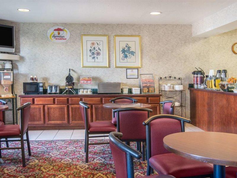 Hotel Super 8 By Wyndham West *