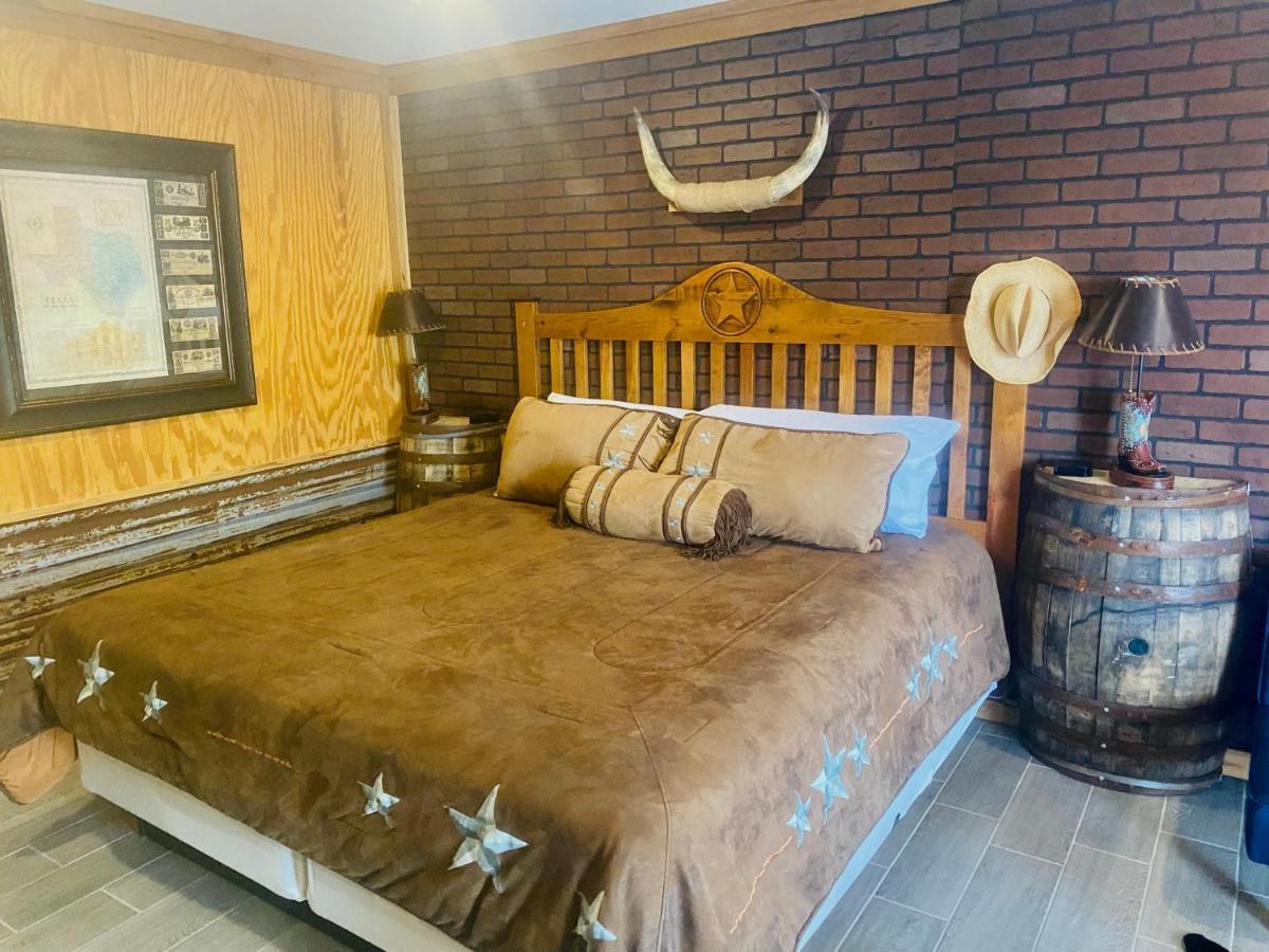 The Big Texan Hotel 3*