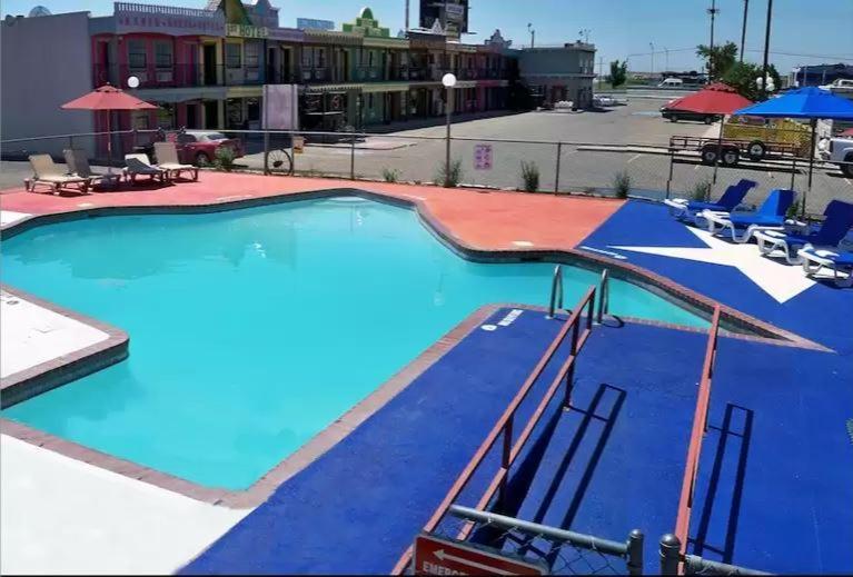 The Big Texan Hotel 3*
