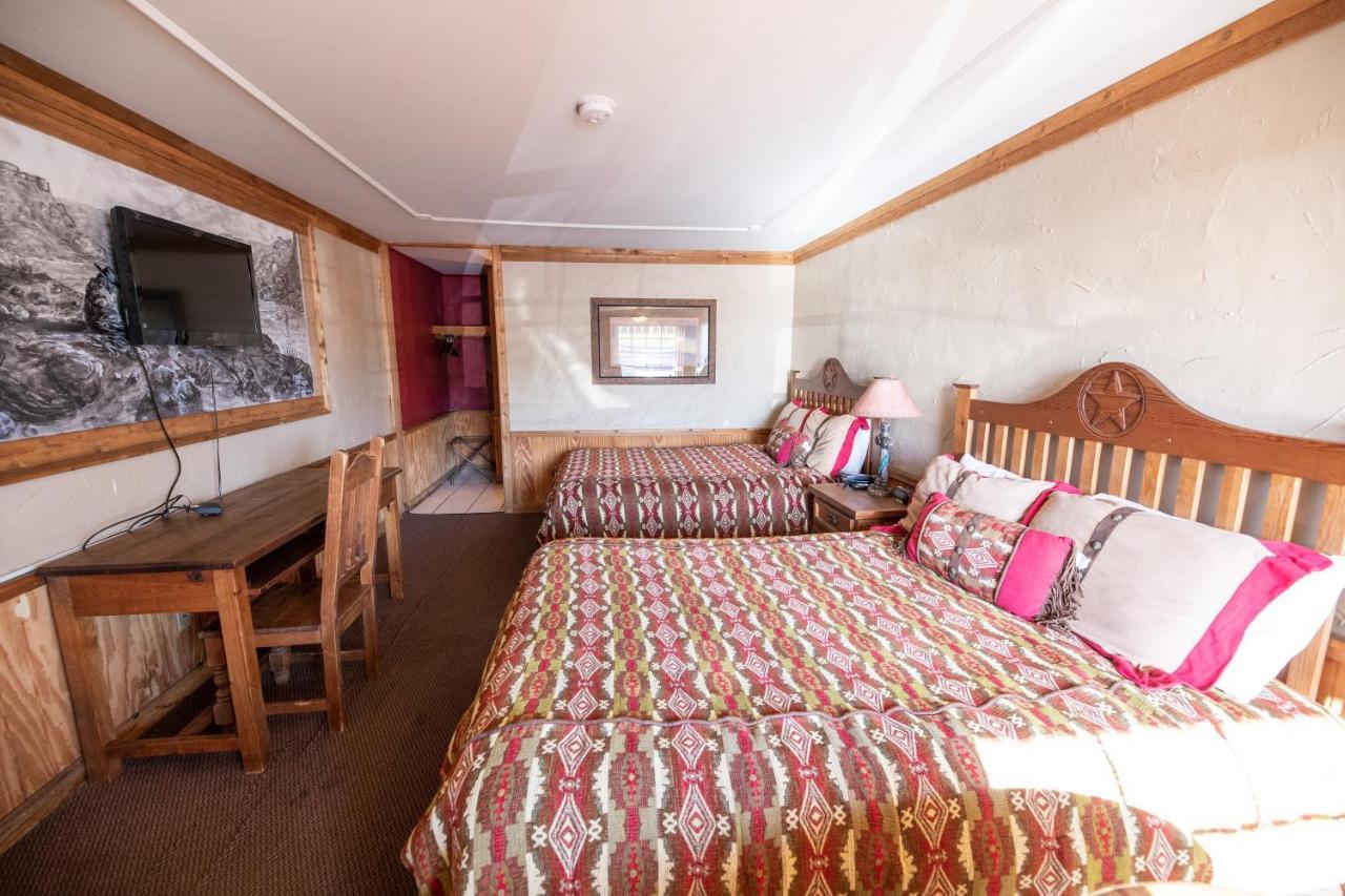The Big Texan Hotel 3*