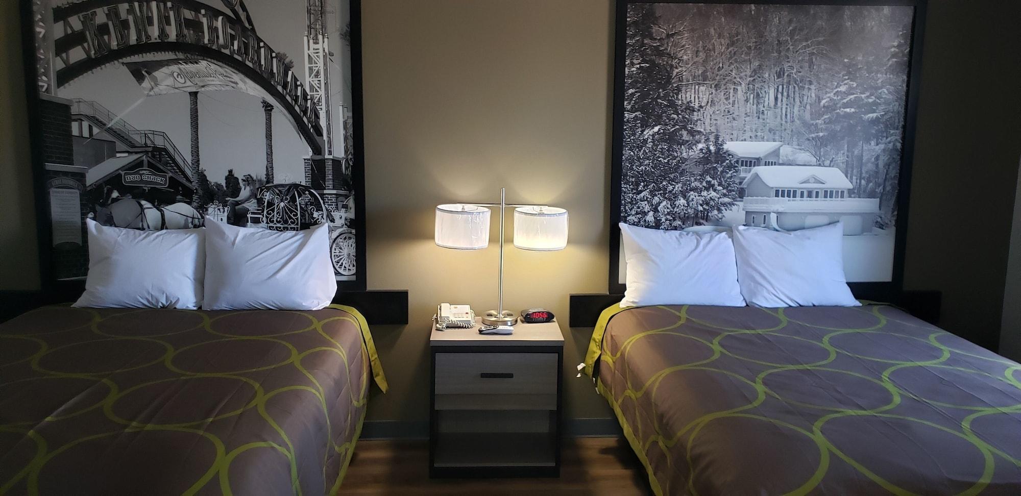 Super 8 By Wyndham West *