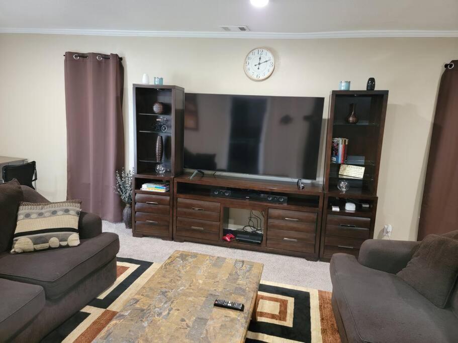 2br/1ba Near Downtown Villa *