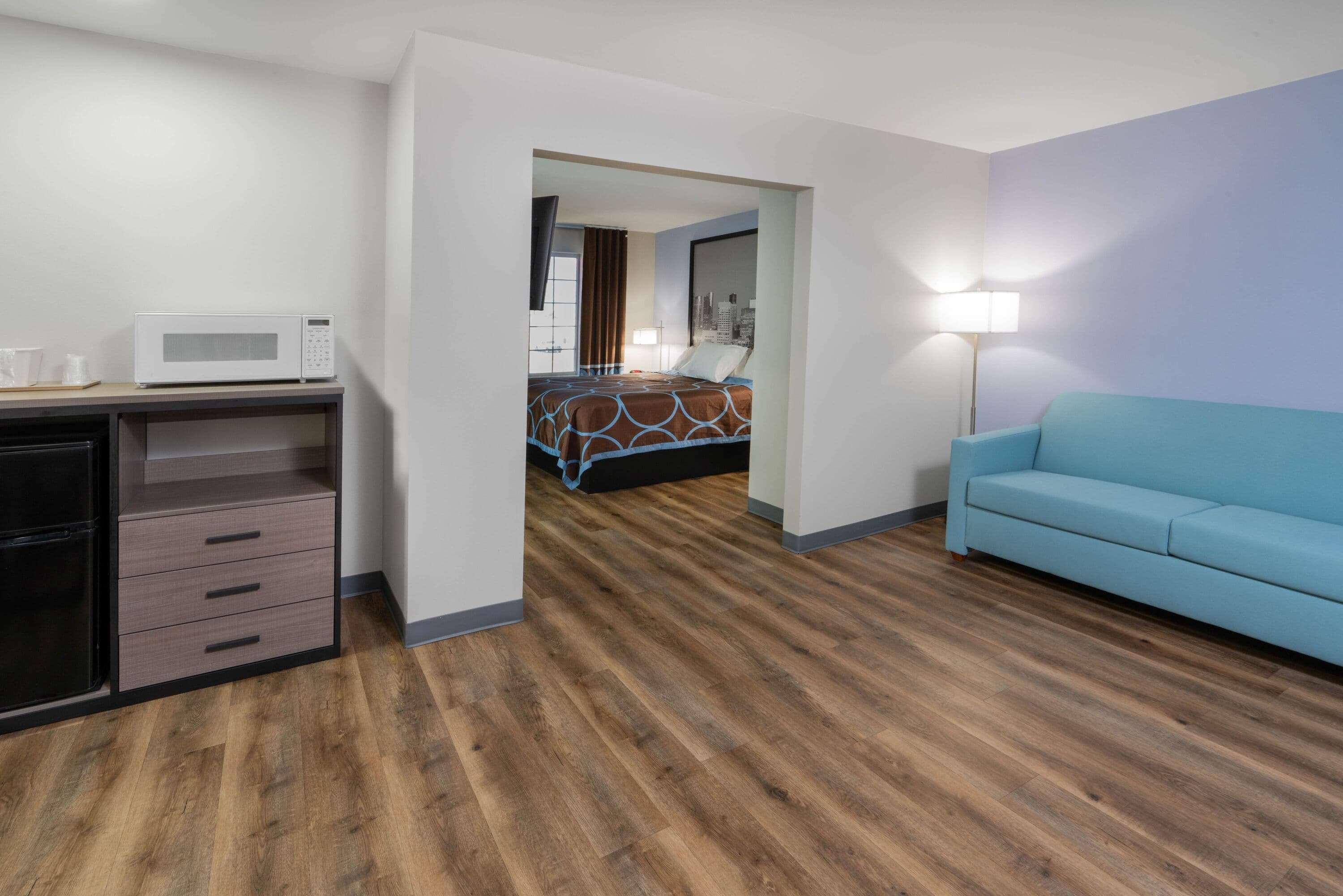 Hotel Super 8 By Wyndham West