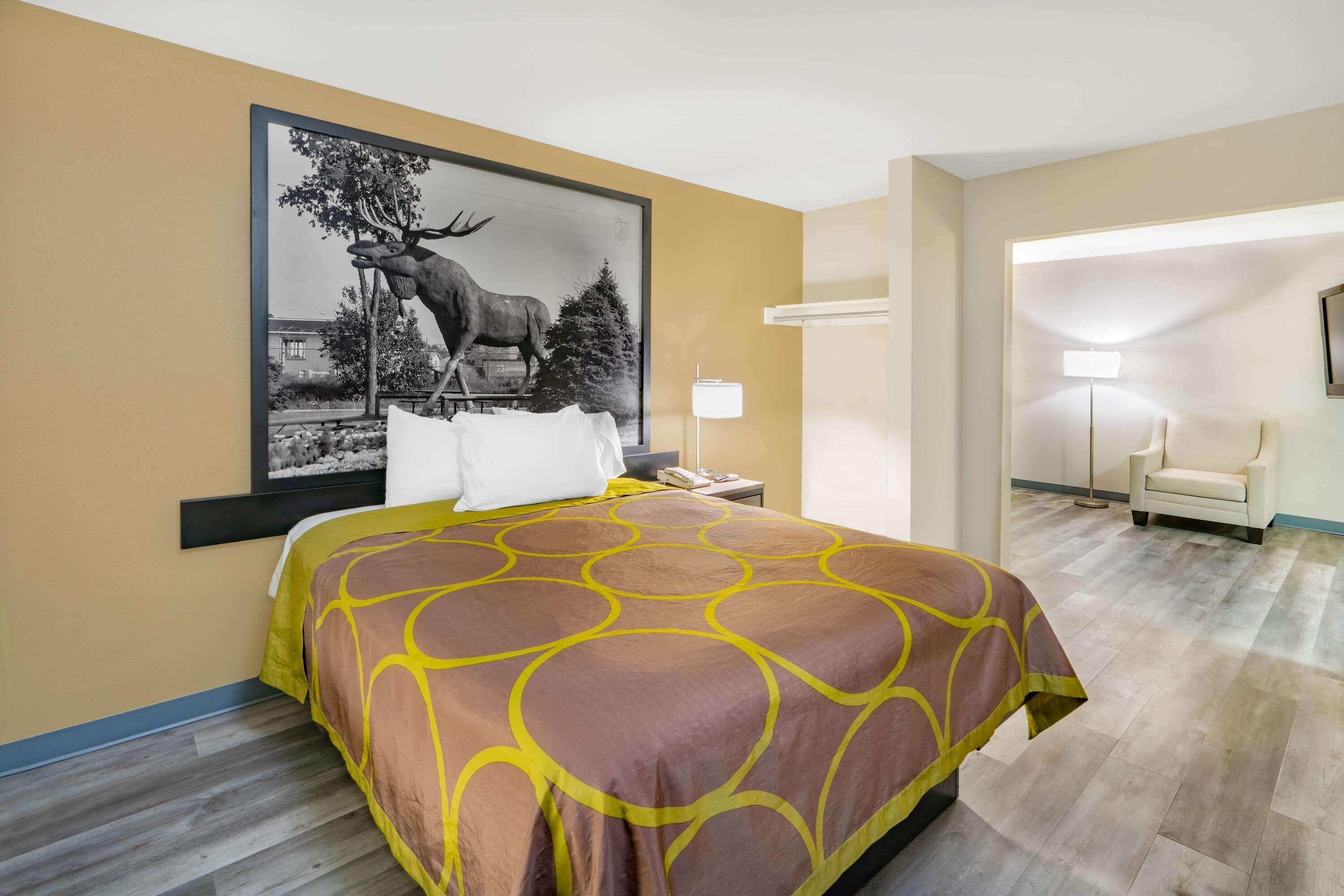 Hotel Super 8 By Wyndham West *