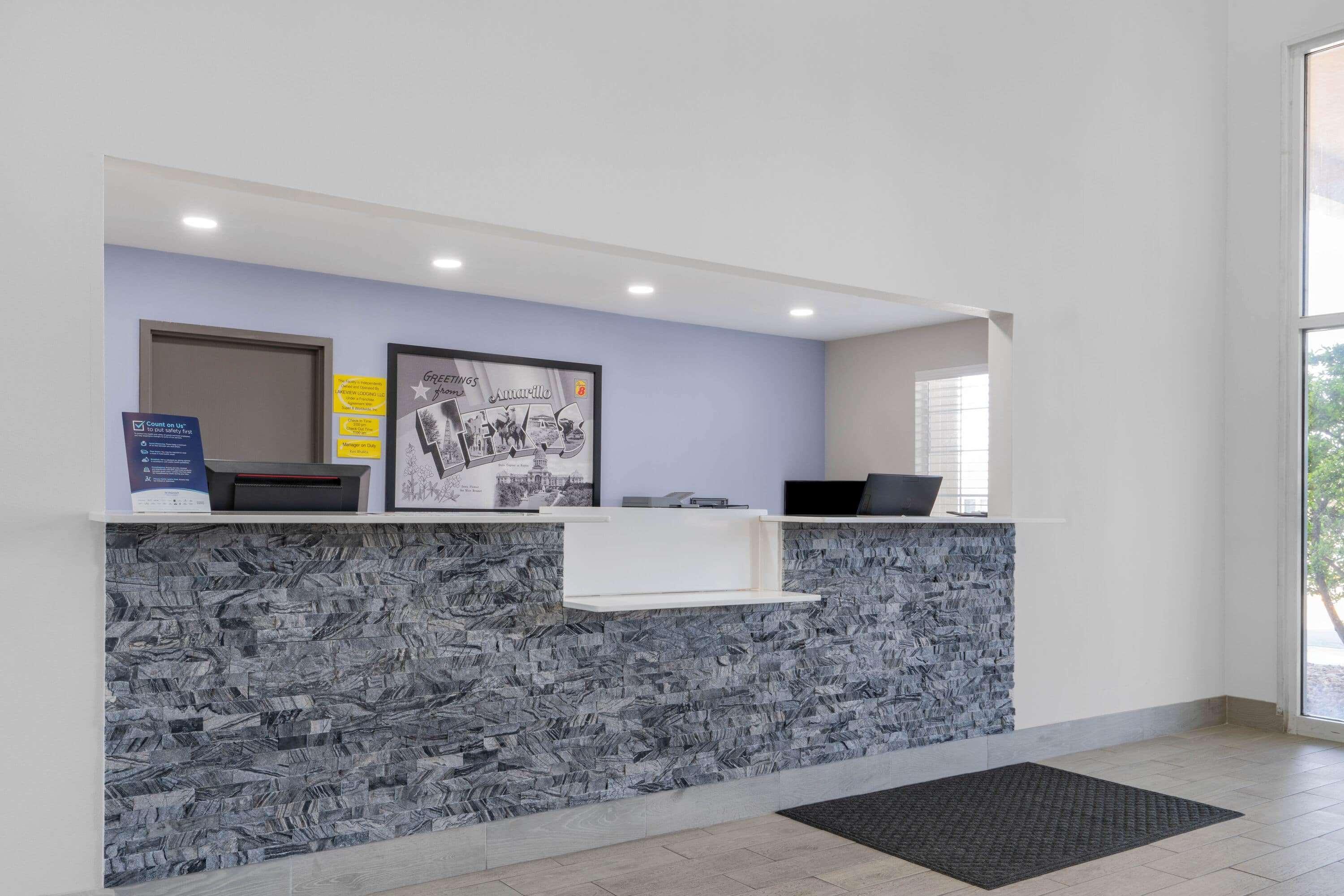 Super 8 By Wyndham West *