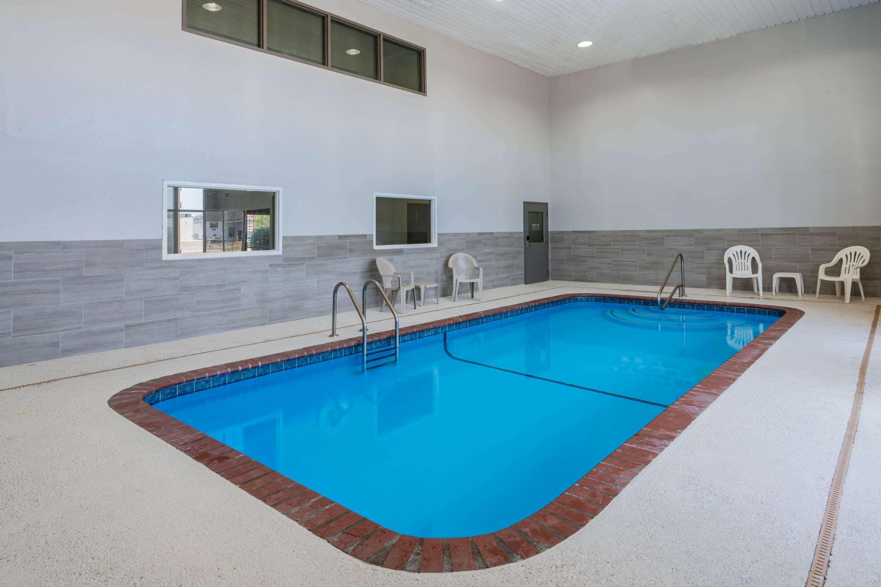 Hotel Super 8 By Wyndham West *
