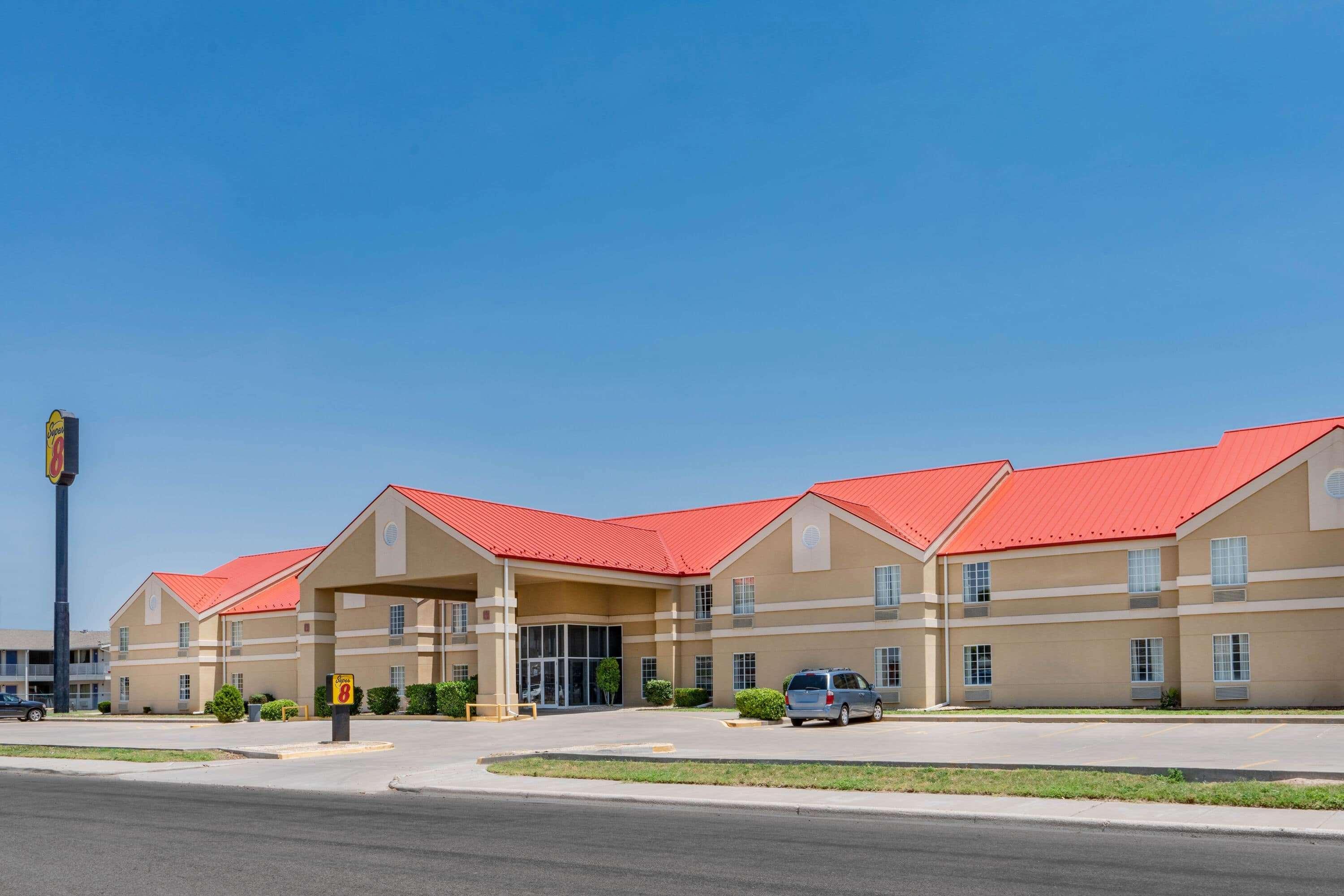 Super 8 By Wyndham West Hotel *