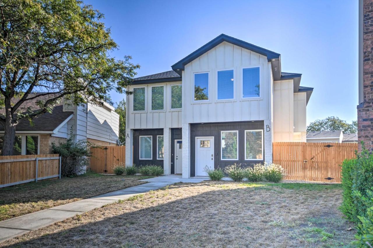 Bright Townhome Near Parks And Town!