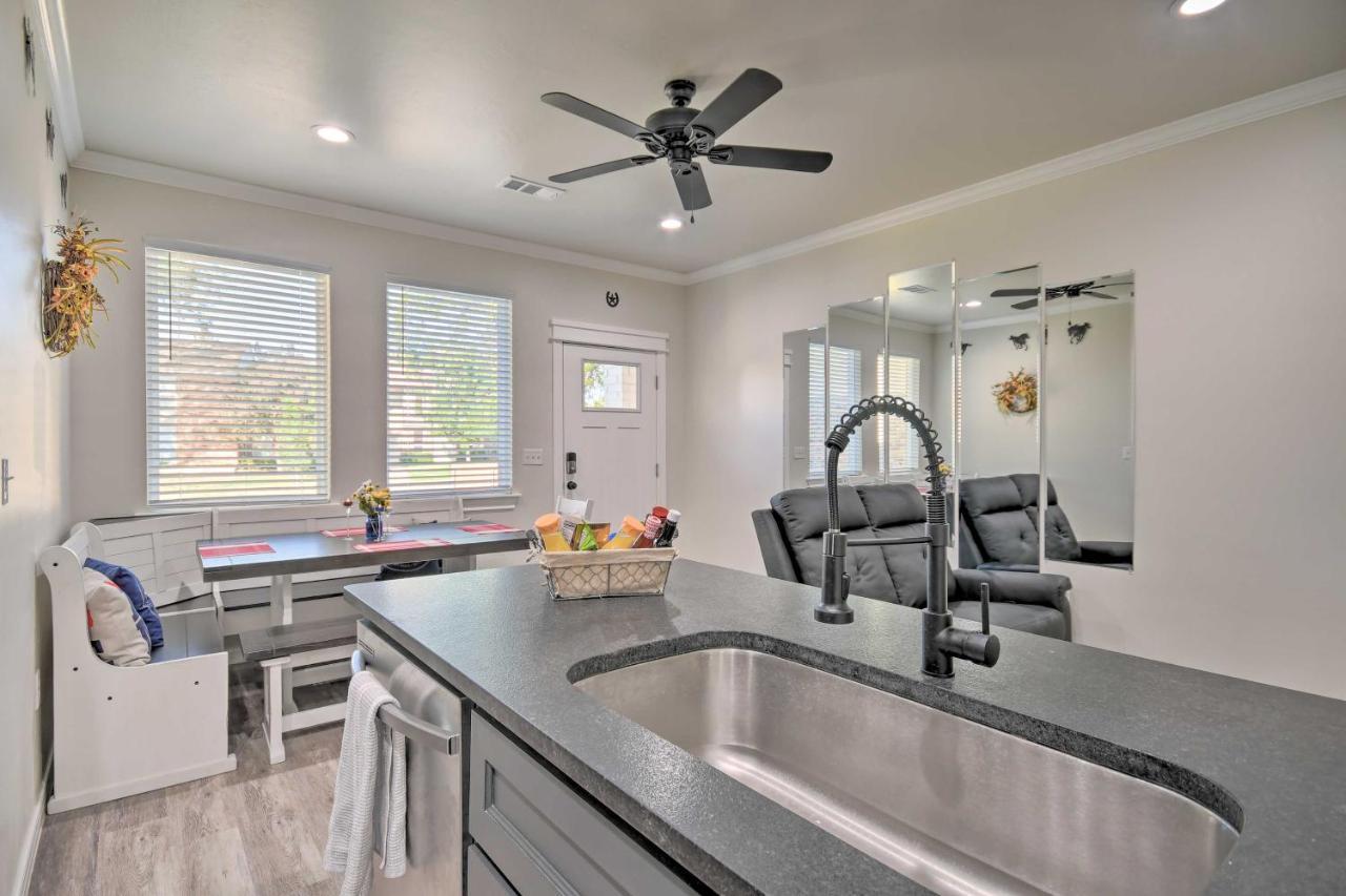 Bright Townhome Near Parks And Town! Holiday home Amarillo