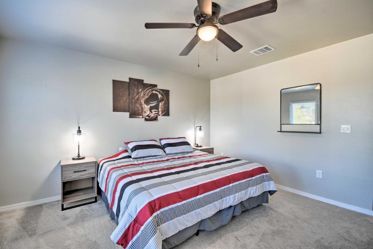 Bright Townhome Near Parks And Town! Holiday home Amarillo