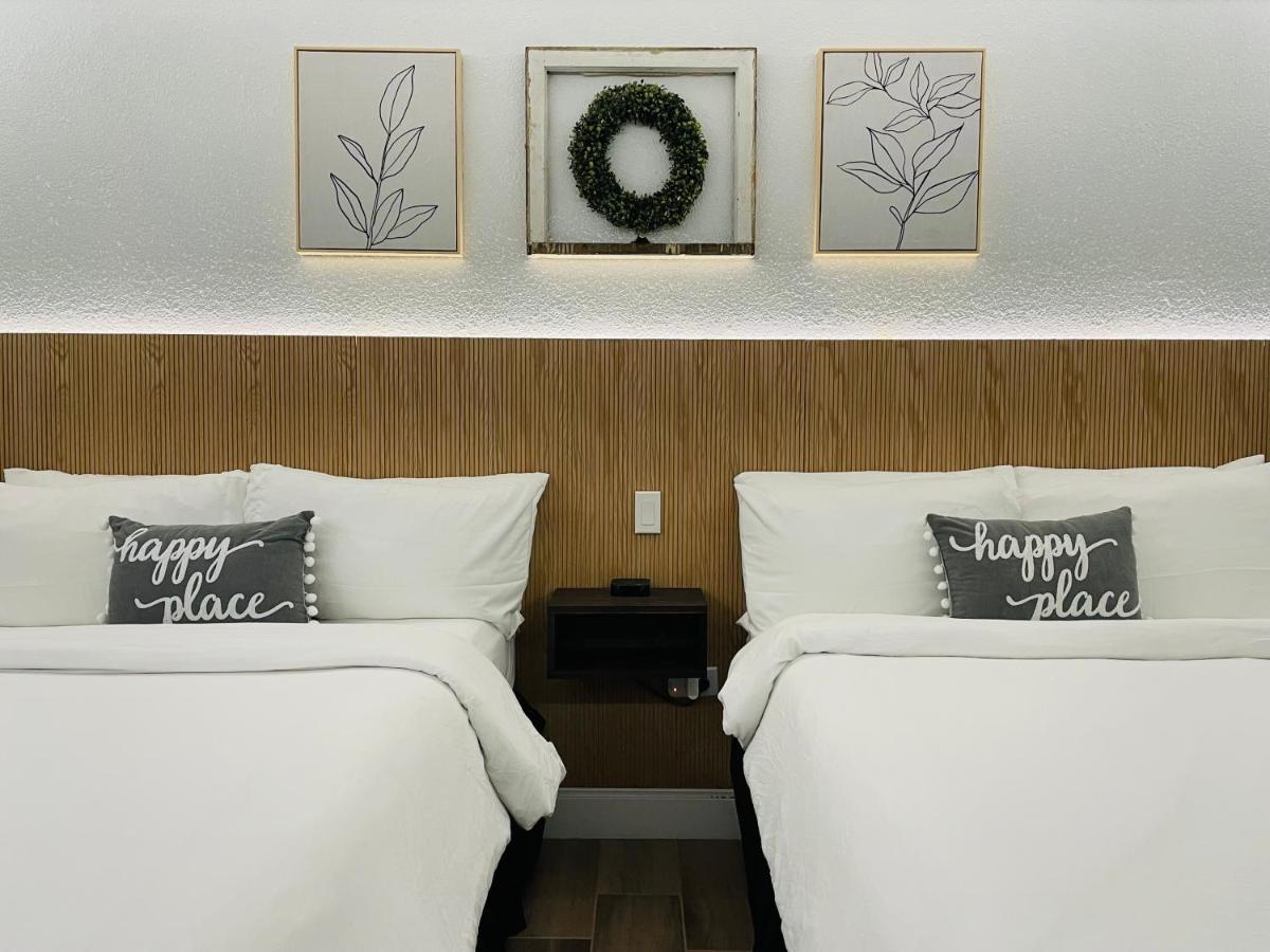 Hotel Cactus Cove And 3*