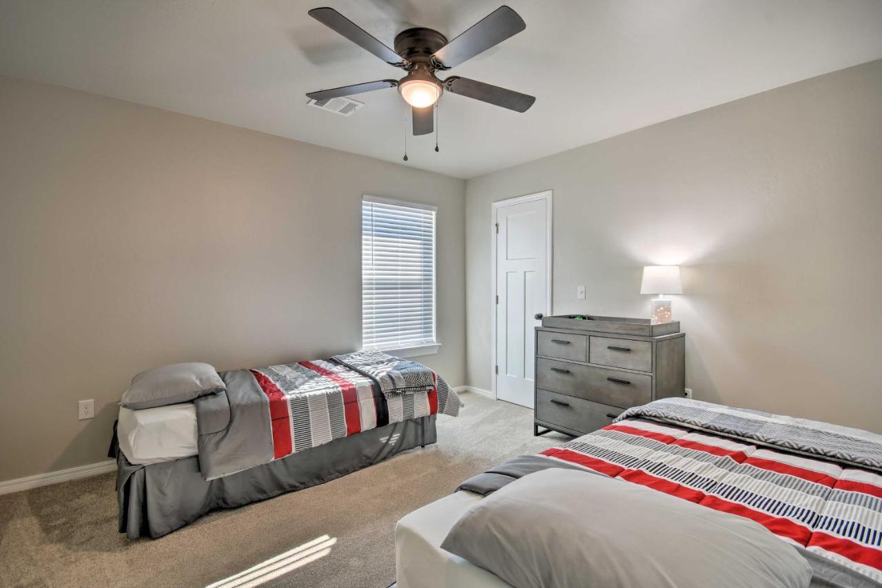 Bright Townhome Near Parks And Town! *
