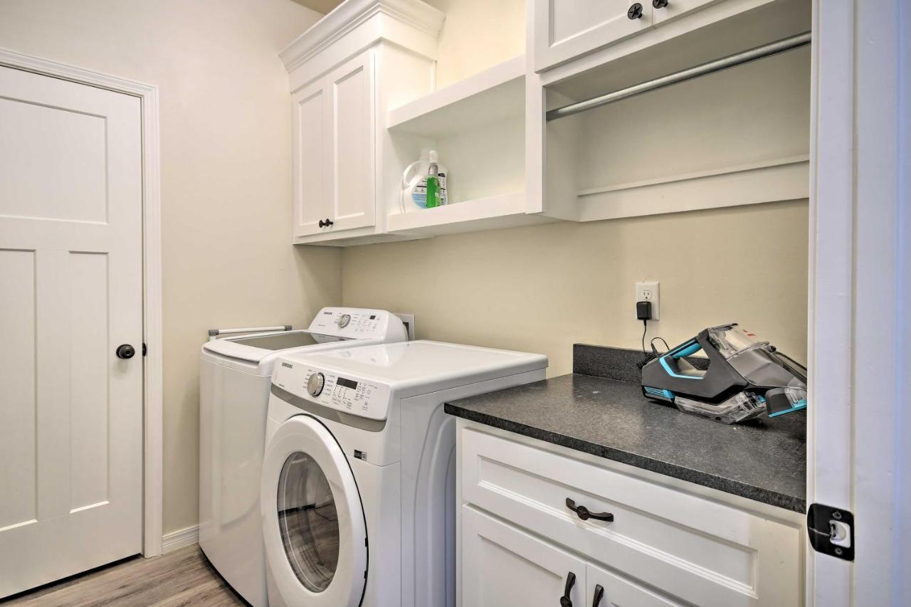 Bright Townhome Near Parks And Town! Holiday home *