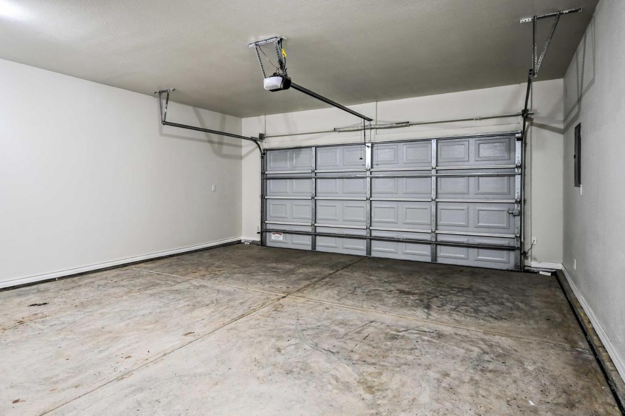 Holiday home Bright Townhome Near Parks And Town!