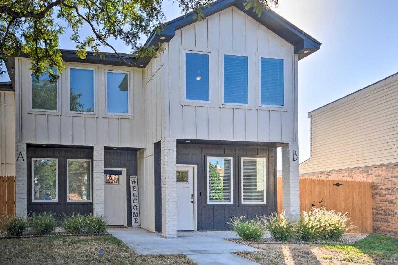 Bright Townhome Near Parks And Town!