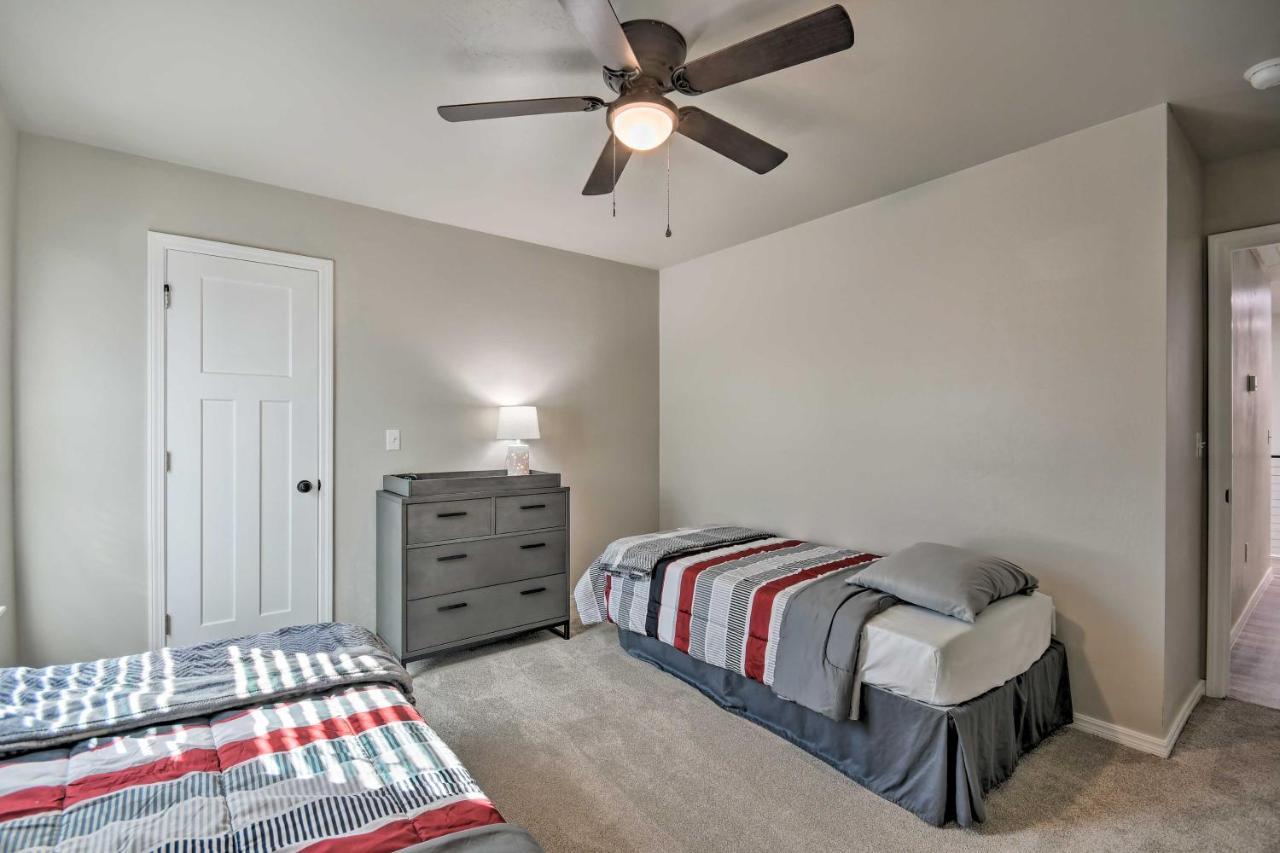 Bright Townhome Near Parks And Town! Holiday home *