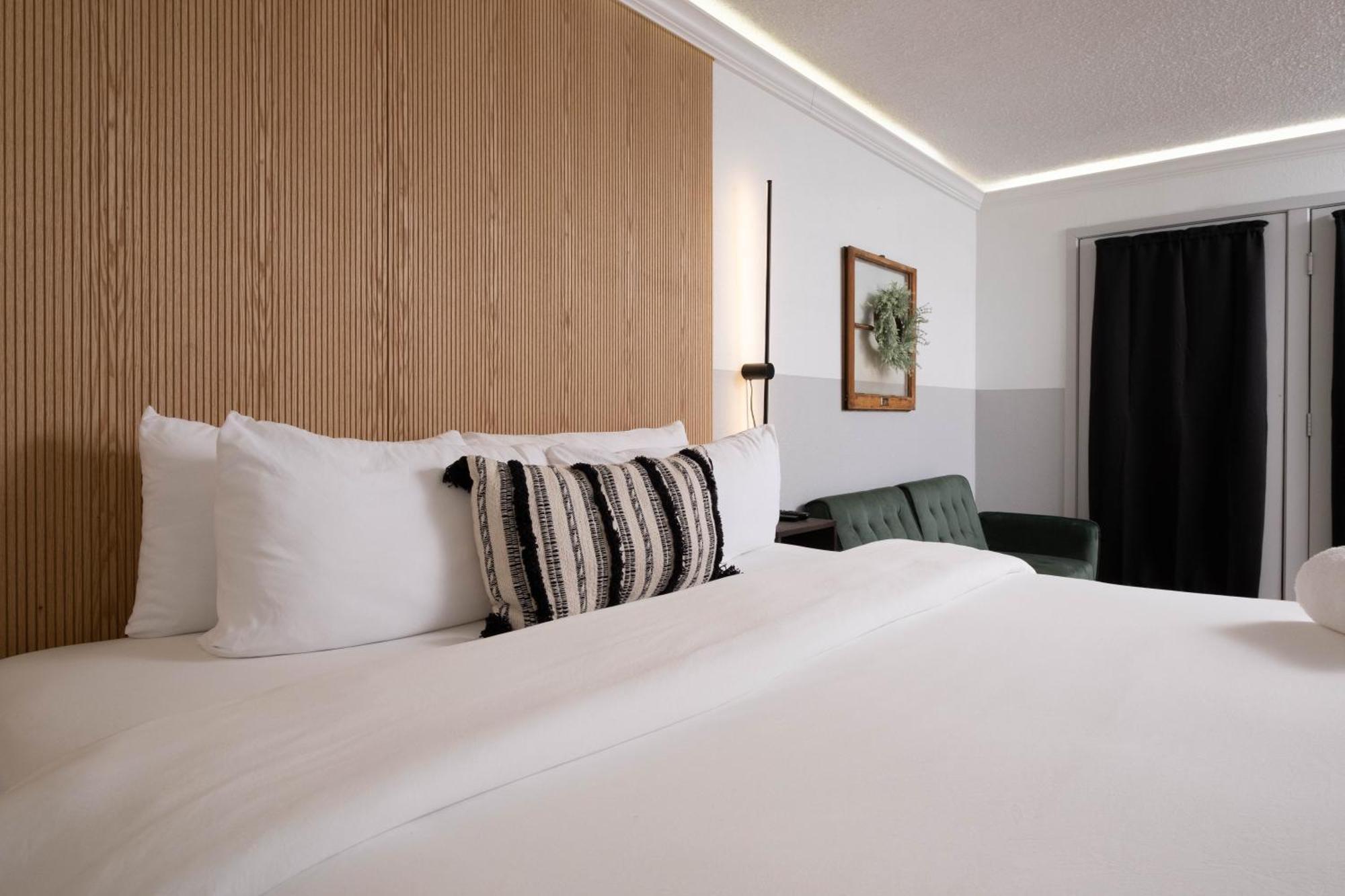 Hotel Cactus Cove And 3*