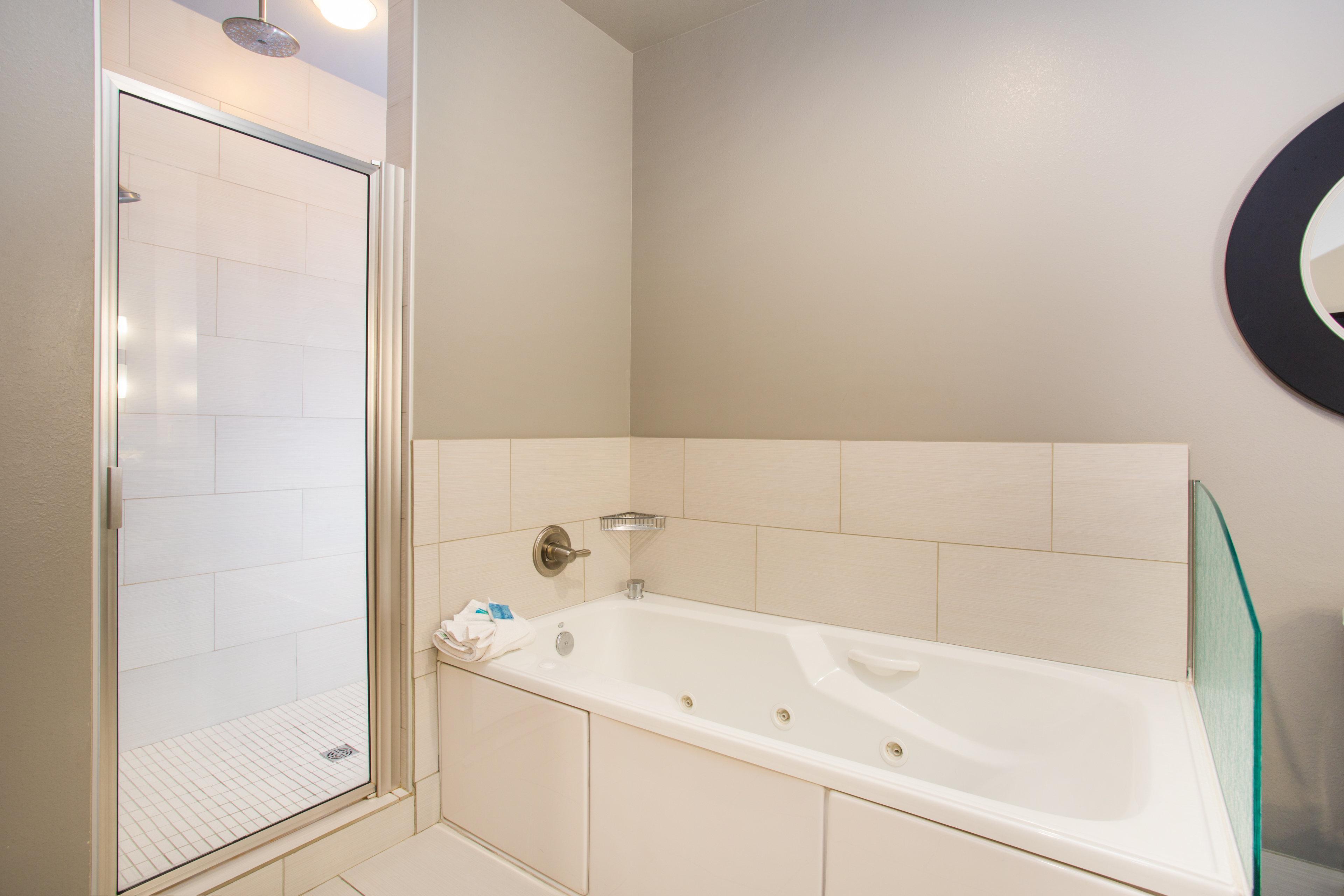 Express & West By Ihg Hotel