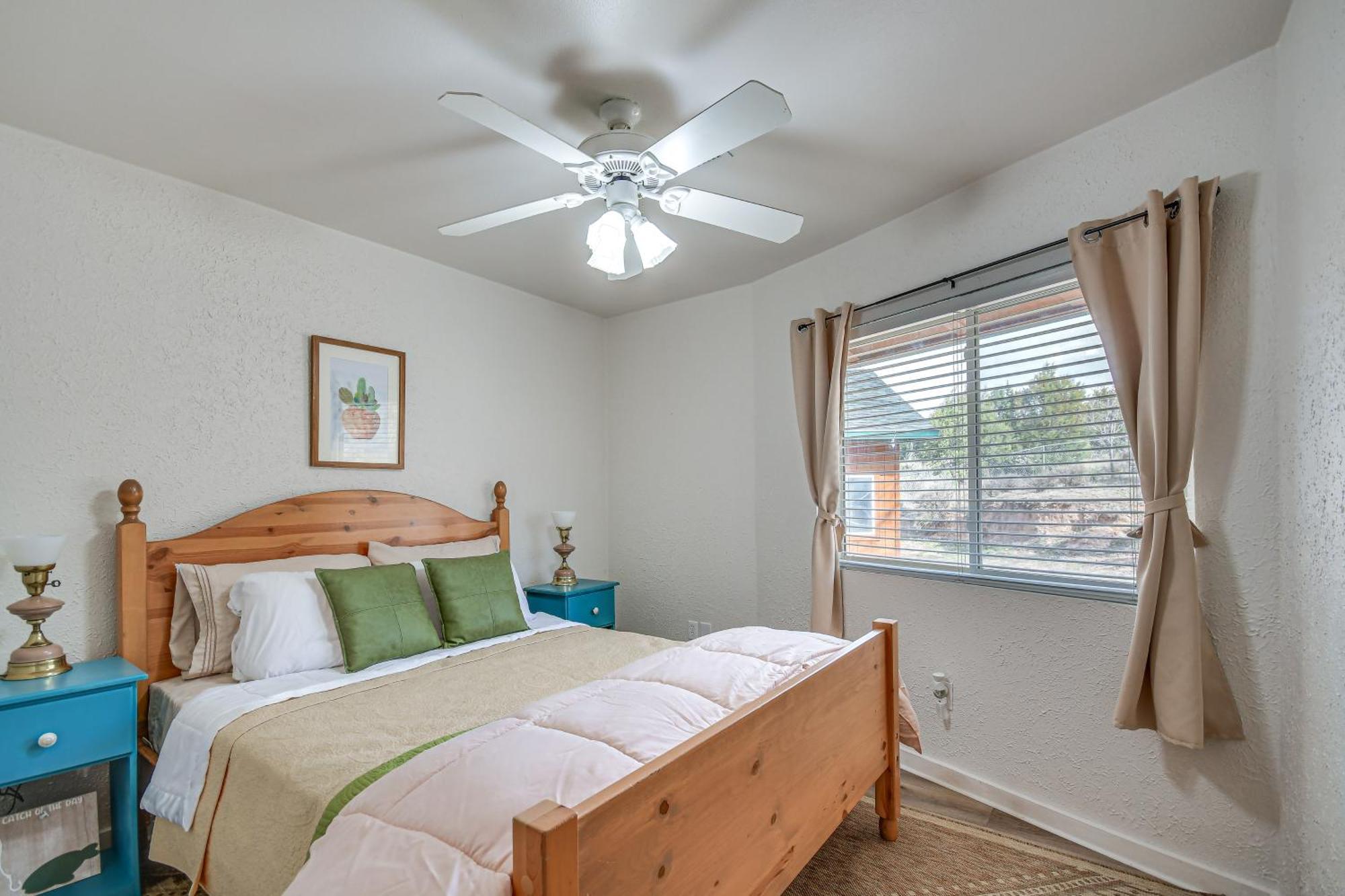 Canyon Rim Retreat With Private Yard And Hot Tub! Holiday home *