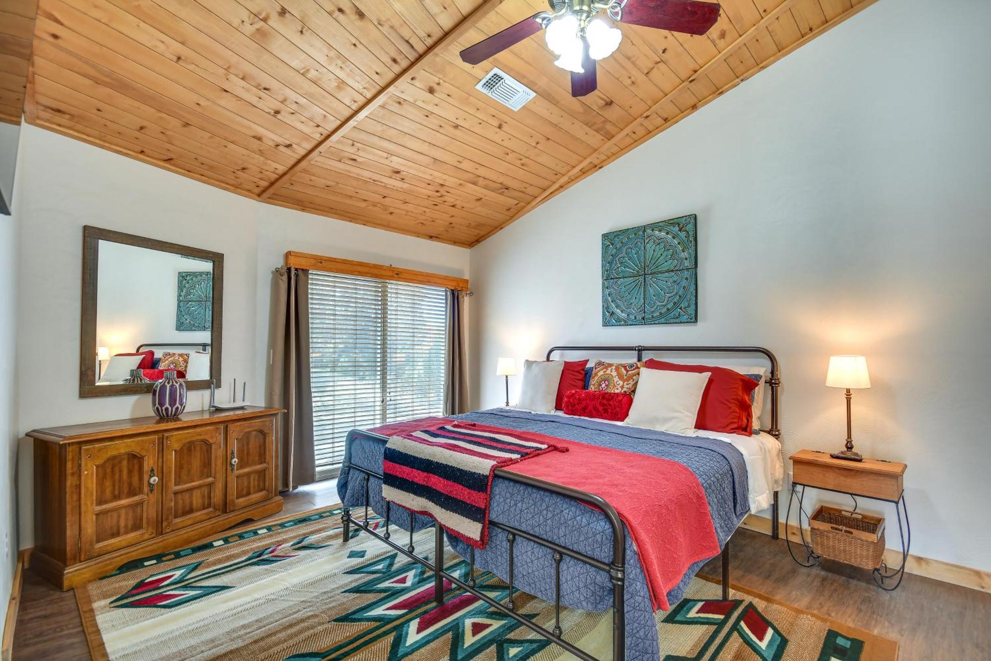 Canyon Rim Retreat With Private Yard And Hot Tub! *