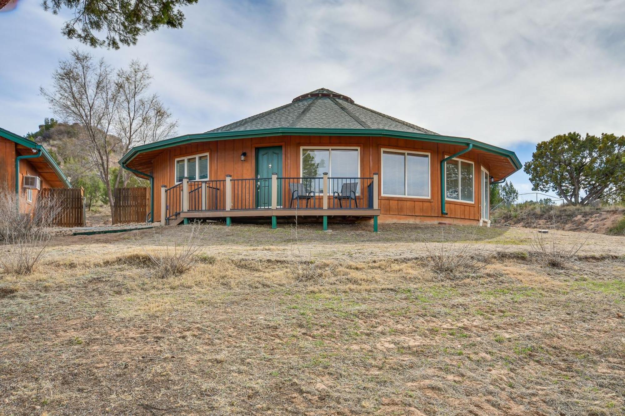 Canyon Rim Retreat With Private Yard And Hot Tub! Holiday home Amarillo