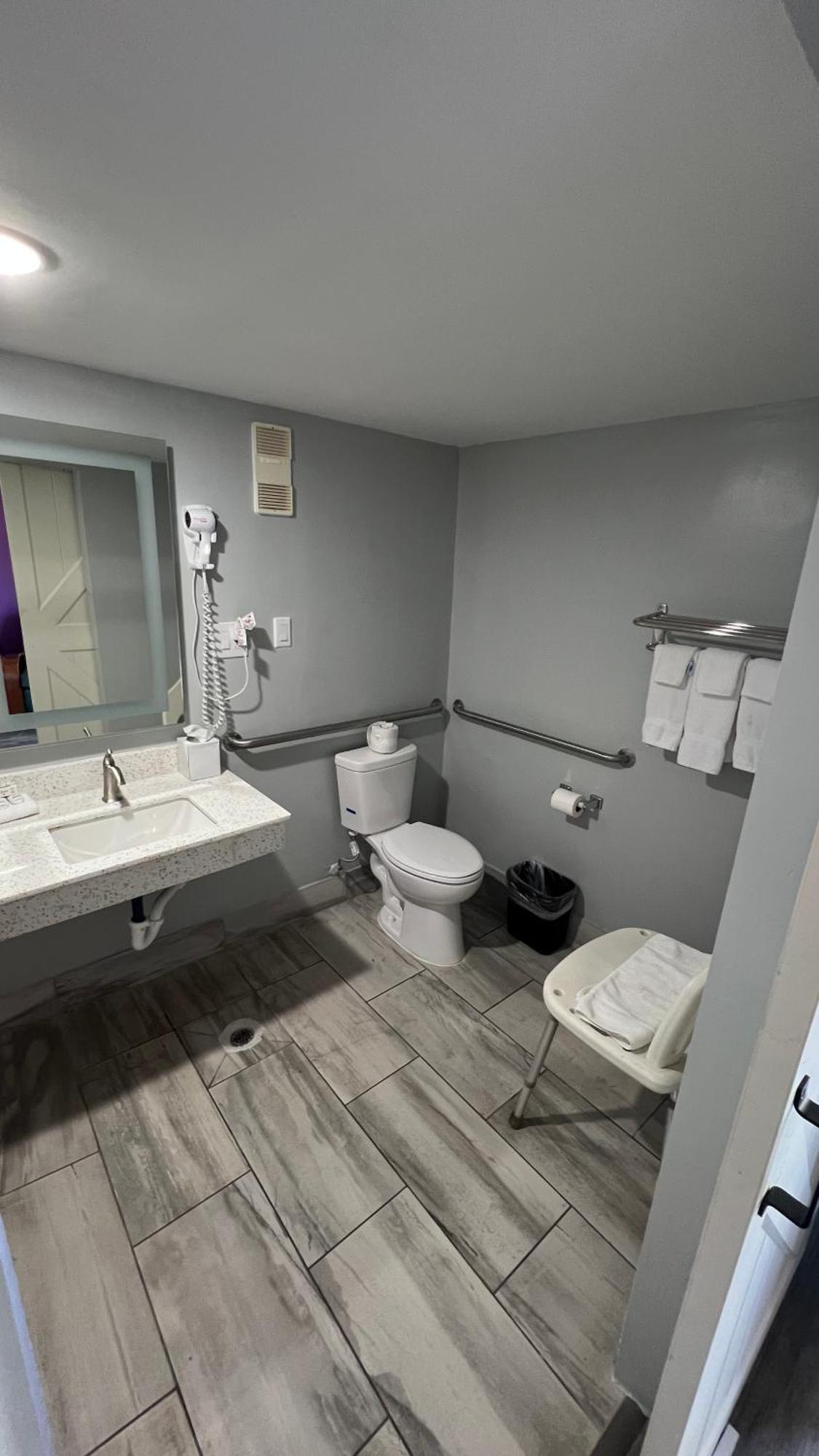 Hotel La Quinta By Wyndham Mid-city 3*