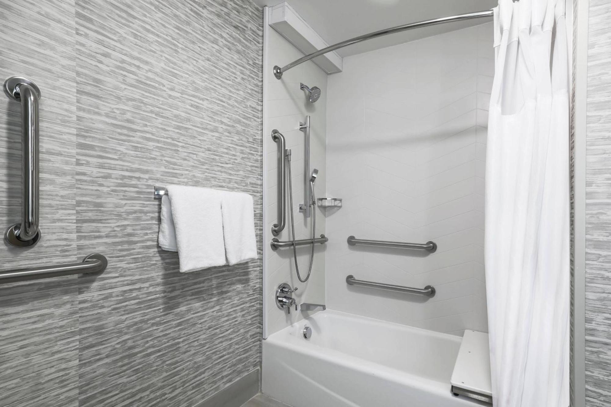 Hotel Fairfield By Marriott & 3*