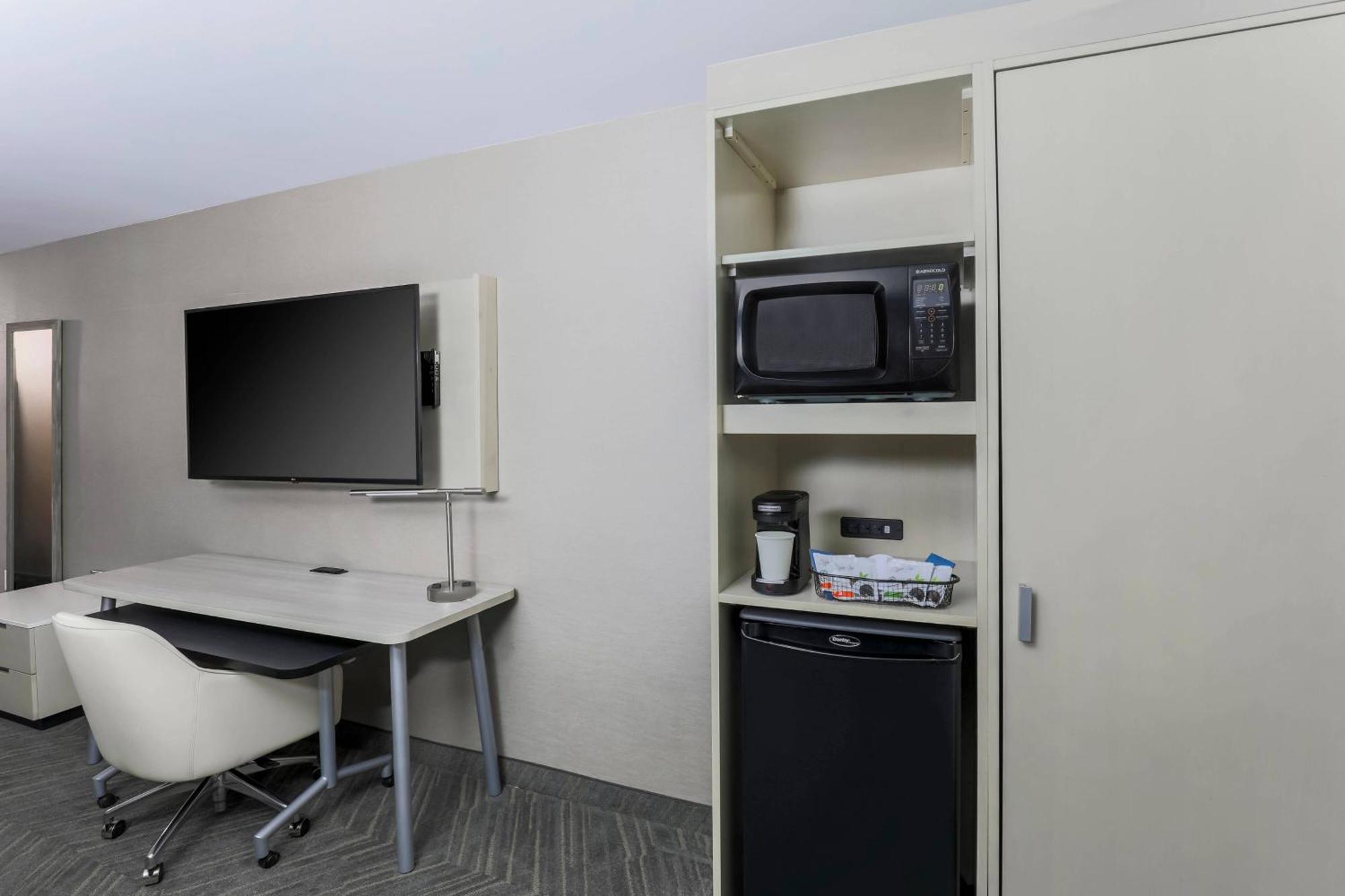 Fairfield By Marriott &