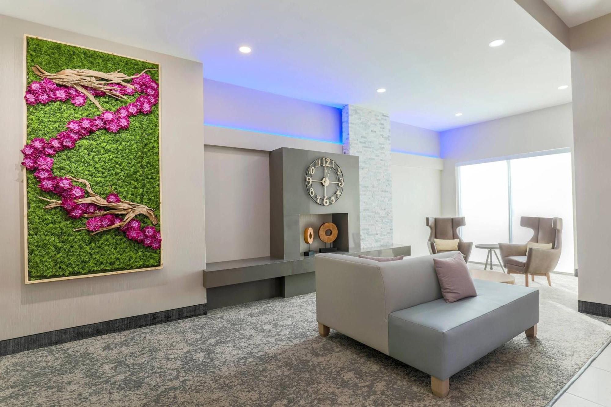 Fairfield By Marriott & Hotel 3*