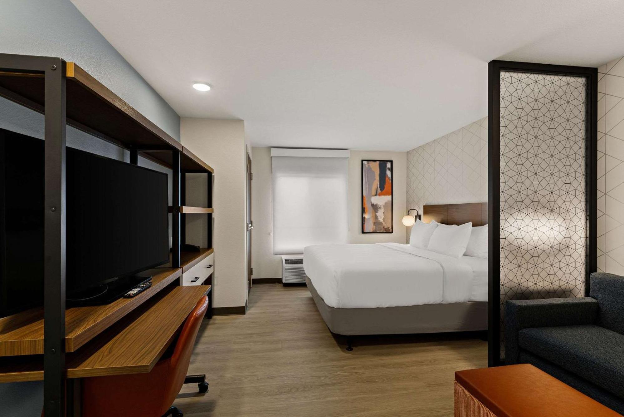 Everhome West - Medical Center