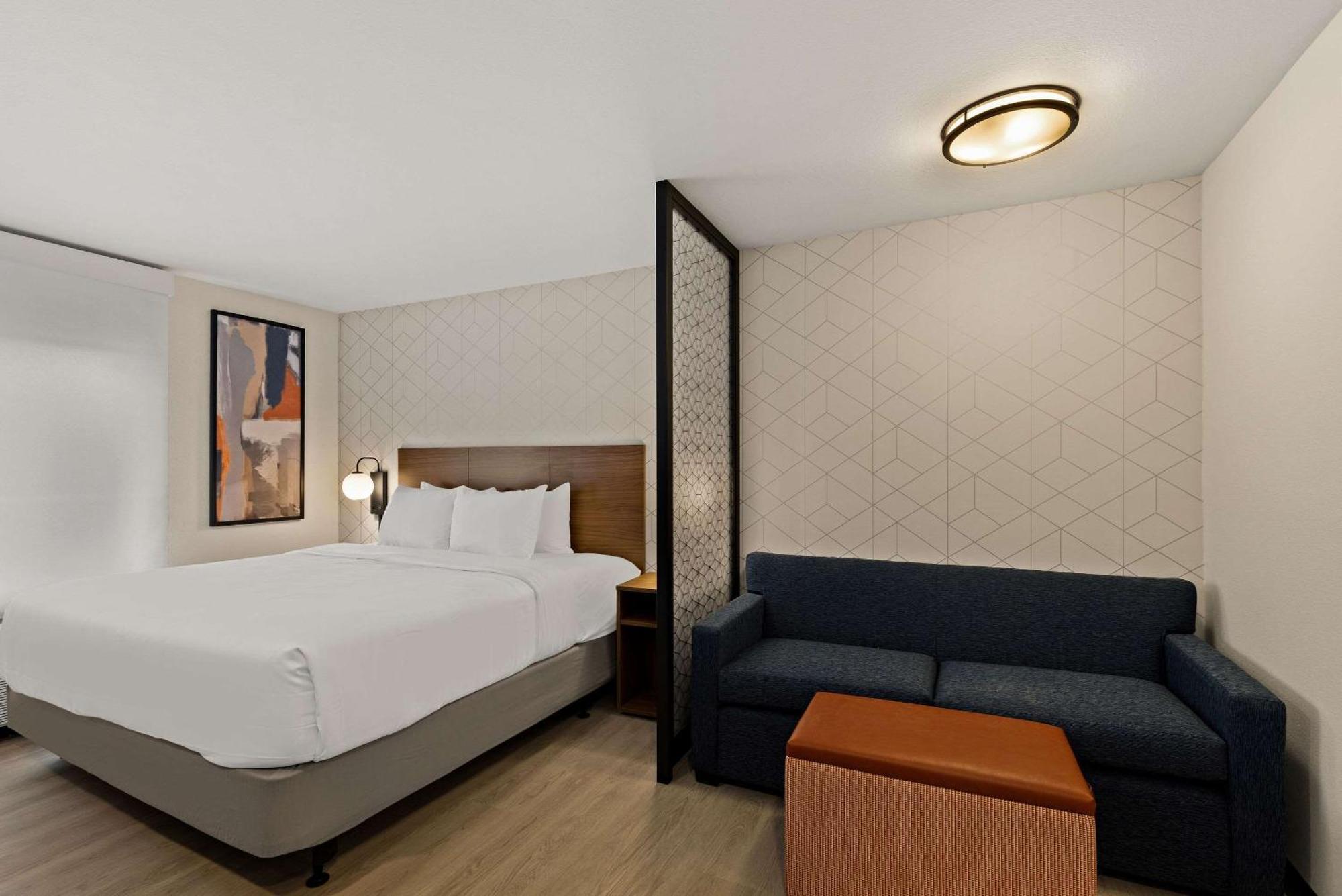 Everhome West - Medical Center *