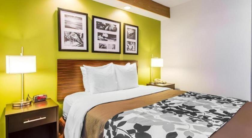 Hotel Econo East