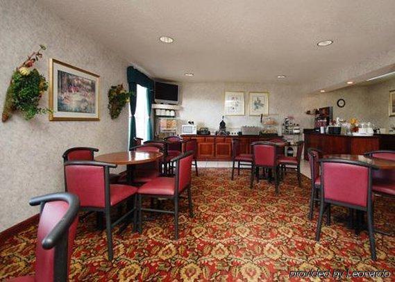 Hotel Super 8 By Wyndham West *