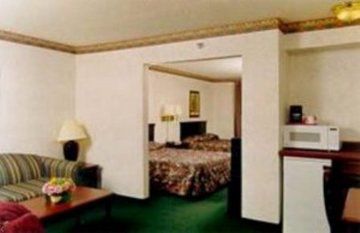 Super 8 By Wyndham West Hotel *